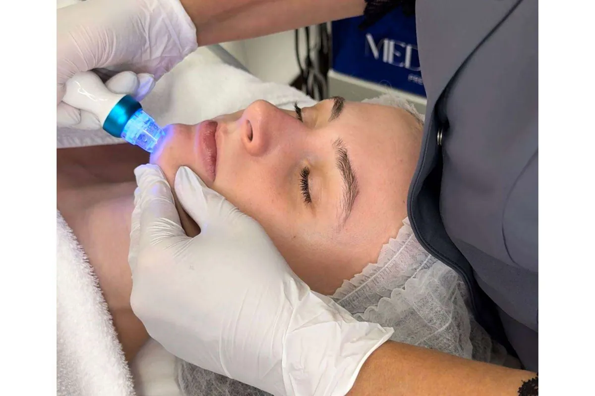 HydraCare Gesichtsbehandlung
