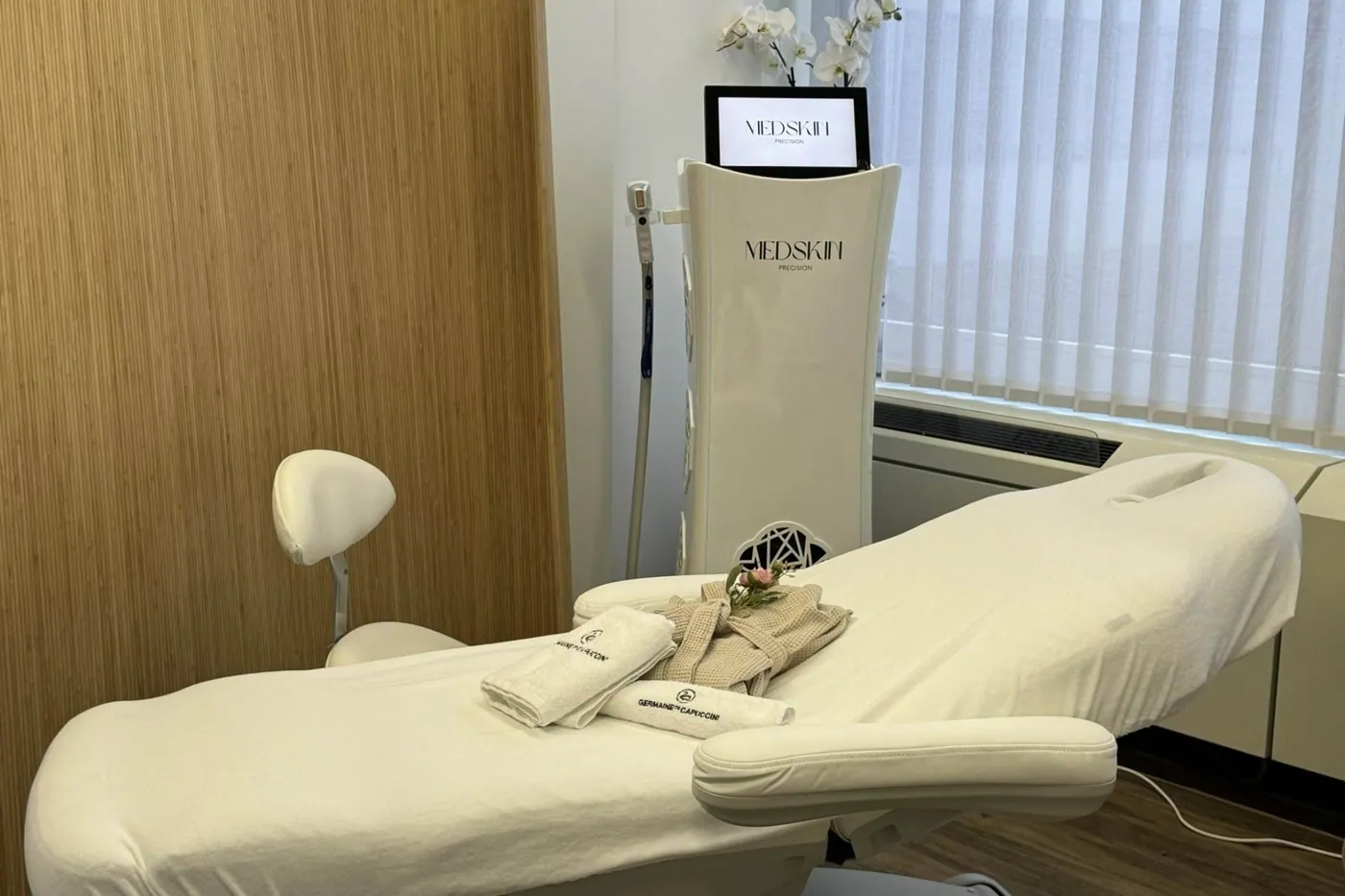 Behandlungsraum bei NOA Beauty